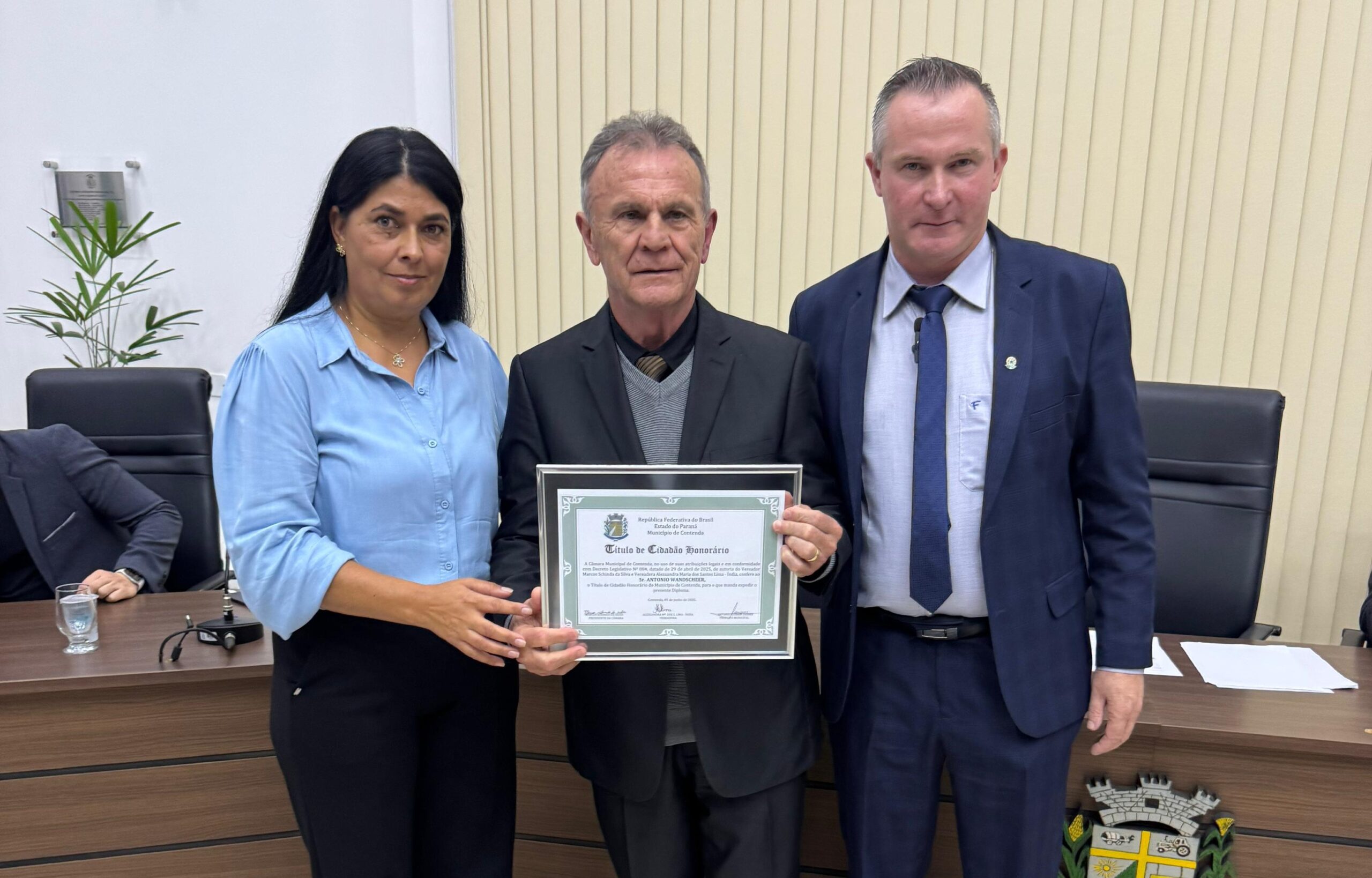 DEPUTADO TONINHO WANDSCHEER RECEBE TÍTULO DE CIDADÃO HONORÁRIO DE CONTENDA