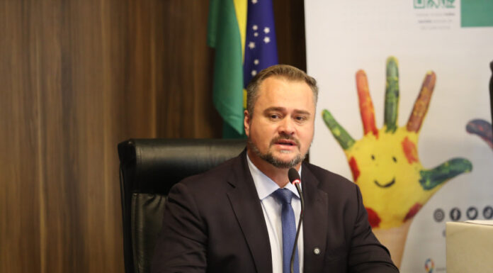 DEPUTADO ALISSON LEVA PALESTRA SOBRE CÓDIGO DO AUTISMO E DIREITOS PARA ARAUCÁRIA