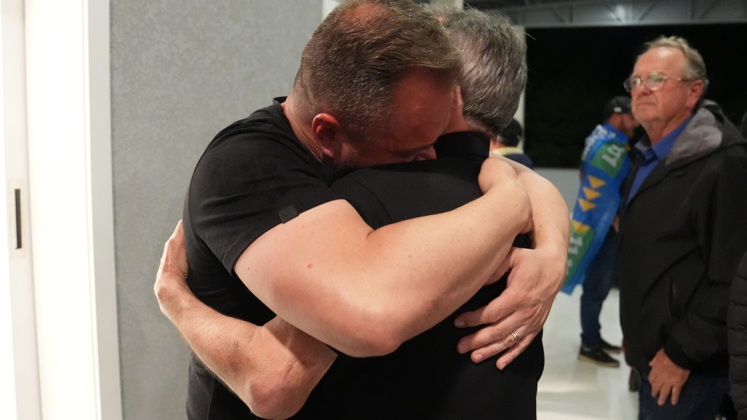 ALISSON E TONINHO WANDSCHEER SÃO REELEITOS E AGRADECEM CONFIANÇA DOS PARANAENSES